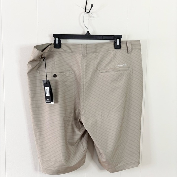 Travis Mathew tan patterned golf shorts performance lightweight size 40 new - Picture 7 of 7